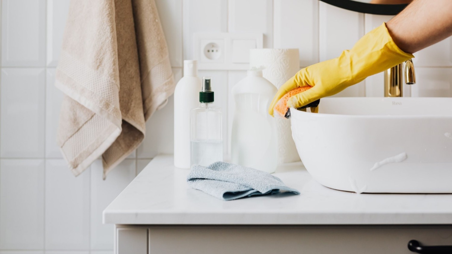 Bathroom sink deep cleaning in Williamsburg VA